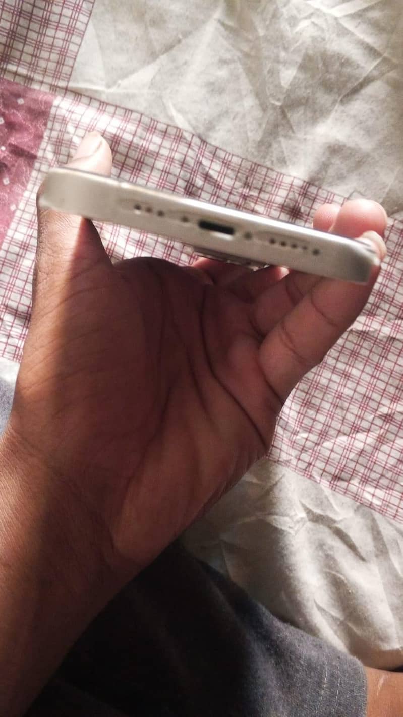 Apple iPhone 14 3