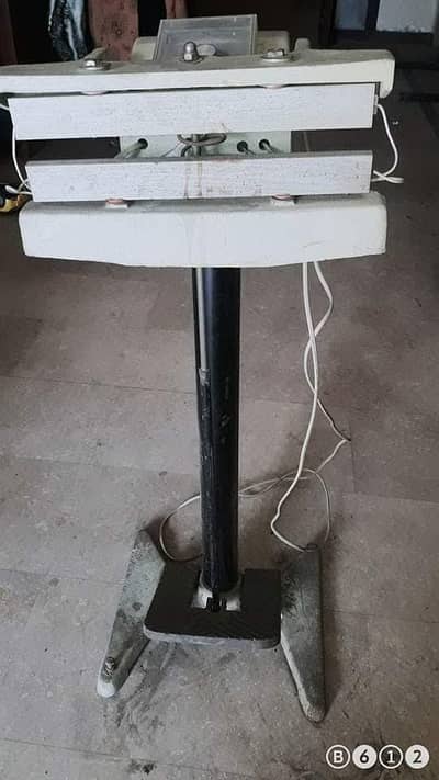 Manual packing sealer