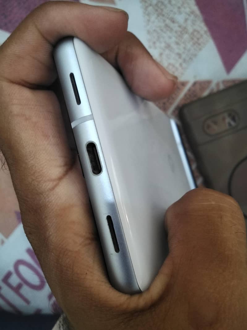 Pixel 7a 3