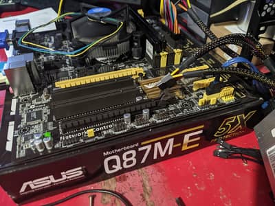 Asus Q87m-e motherboard 4 ram slots good condition