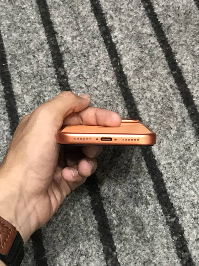 Apple iPhone 17 Pro Max 4