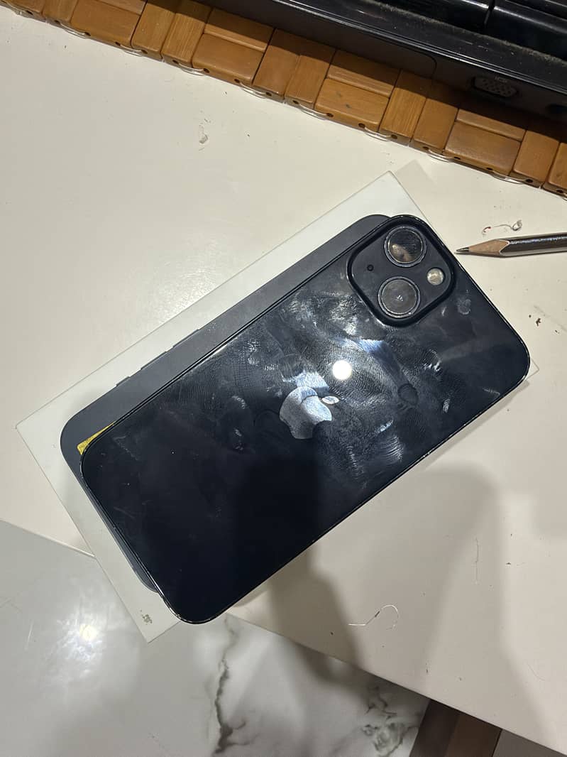 Apple iPhone 13 4