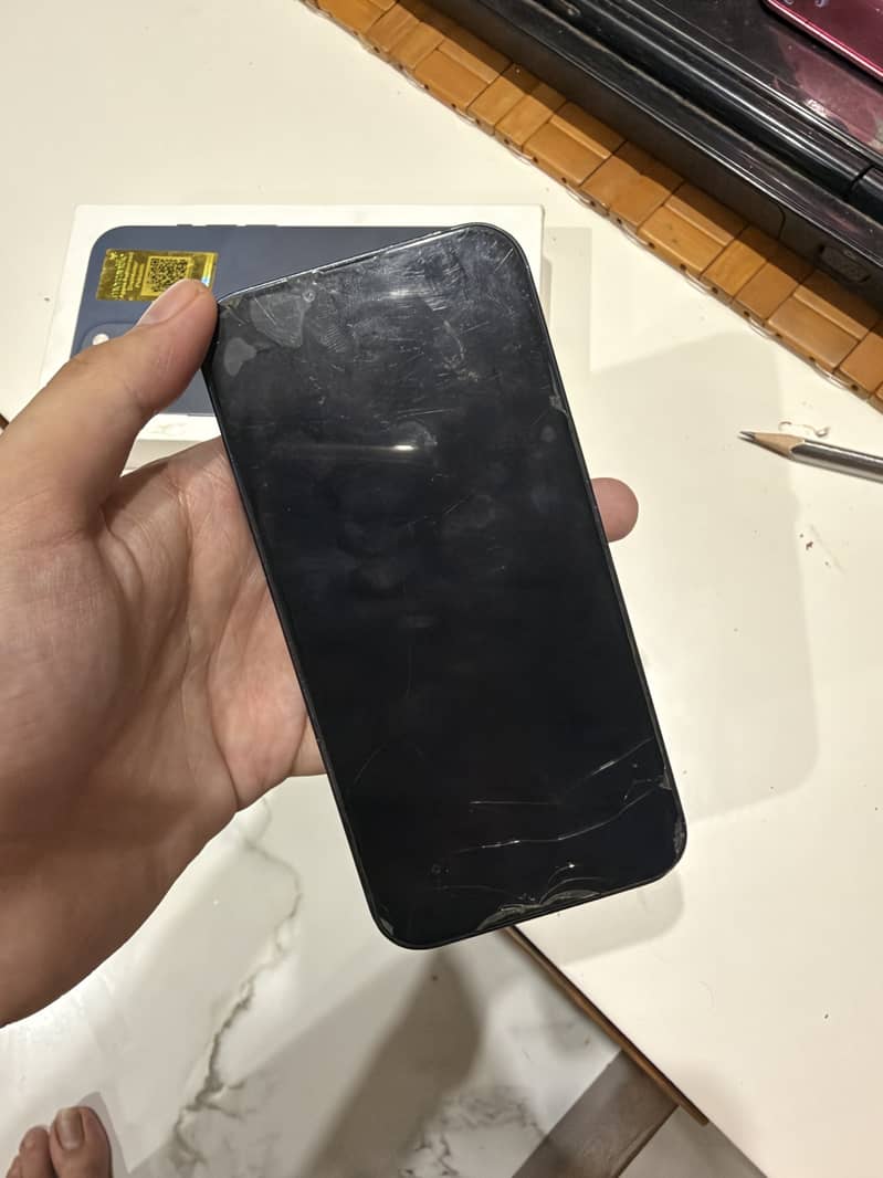 Apple iPhone 13 6