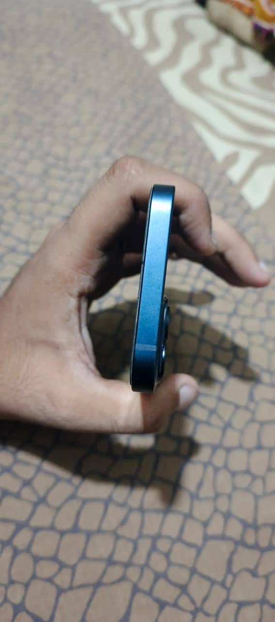 Apple iPhone 13 2