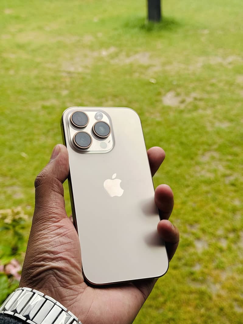iPhone 16 Pro 0