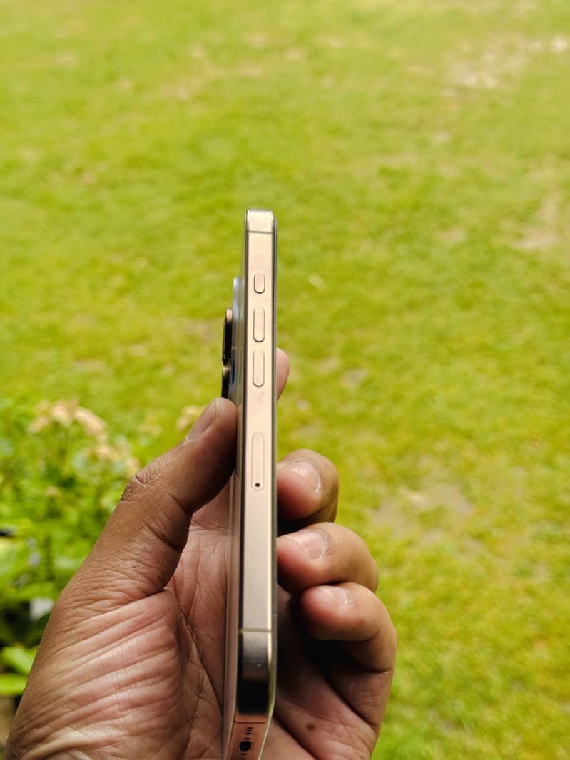 iPhone 16 Pro 3