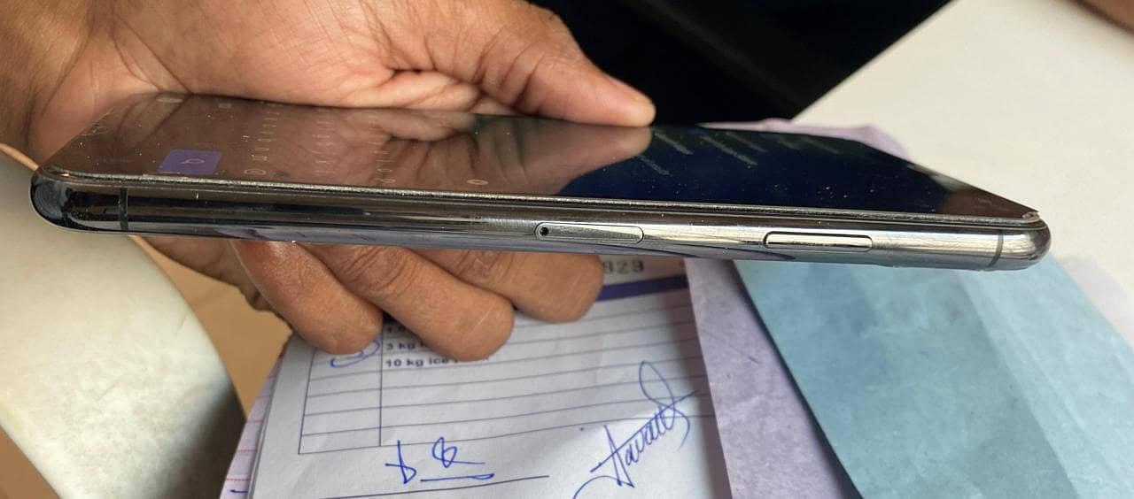 Apple iPhone 11 Pro Max 4