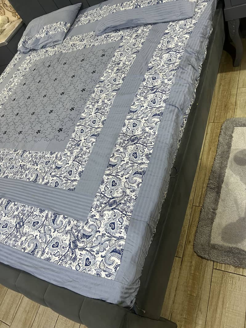 New condition bed 0