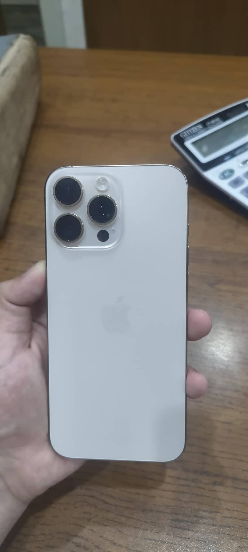 Apple iPhone 16 Pro Max 3