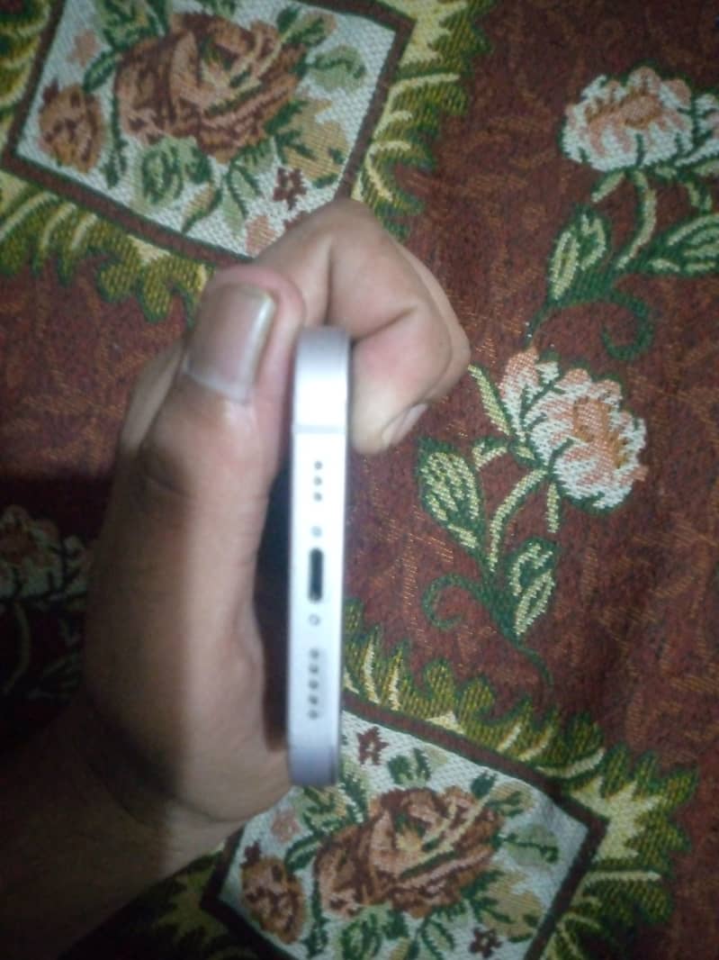 Apple iPhone 13 4