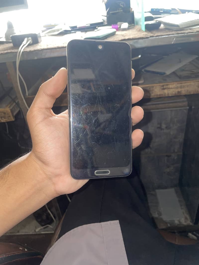 Sharp Aquos R3 Panel 3
