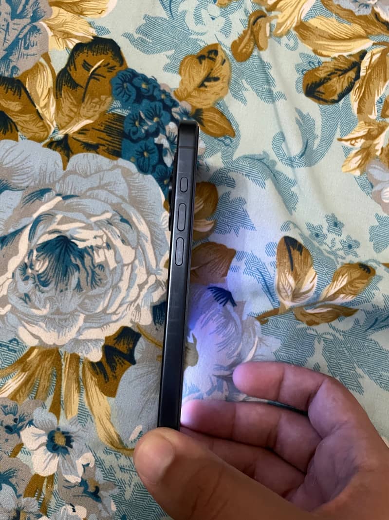 Apple iPhone 15 Pro 3