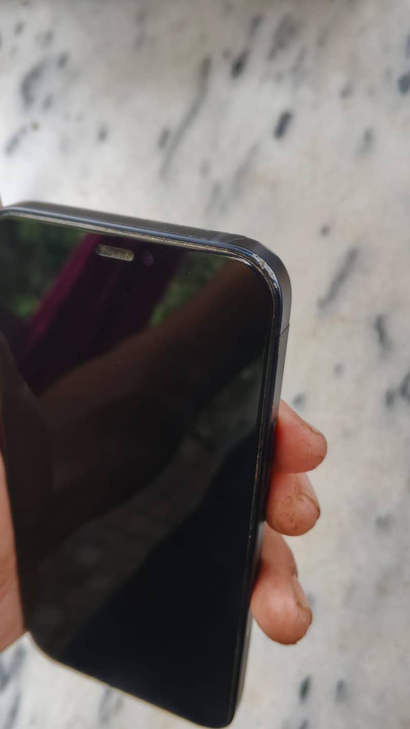 Apple iPhone 12 4