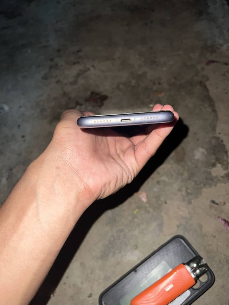 Apple iPhone 11 5
