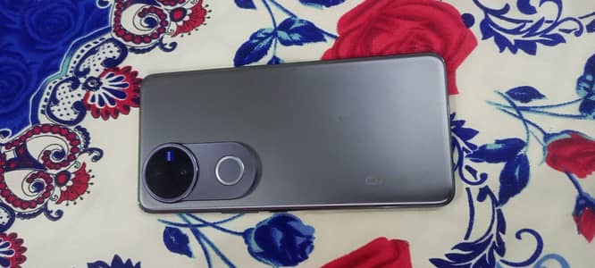 Vivo V50