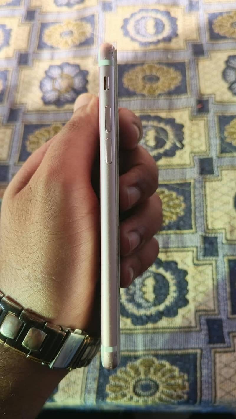 Apple iPhone 7 4
