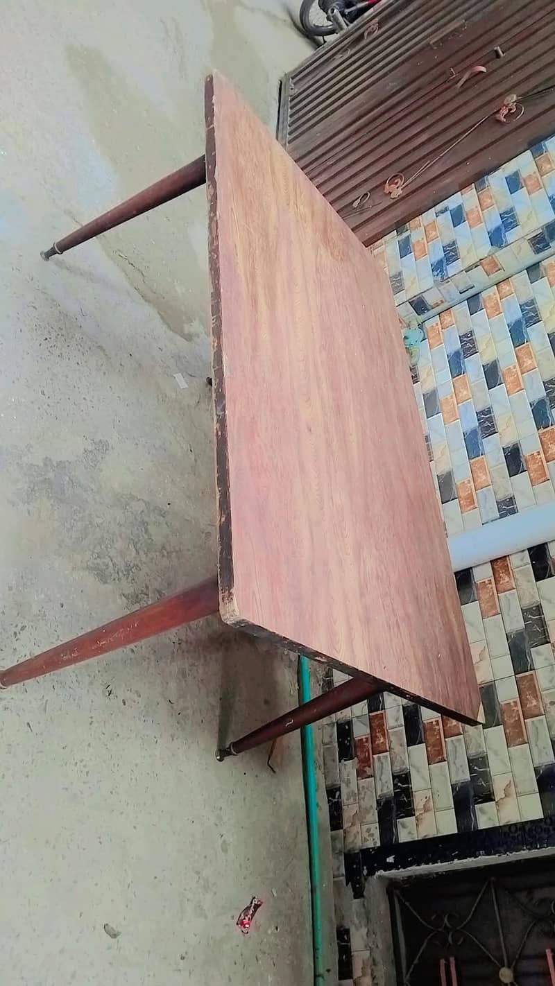 safealmare with dining table good condition 2