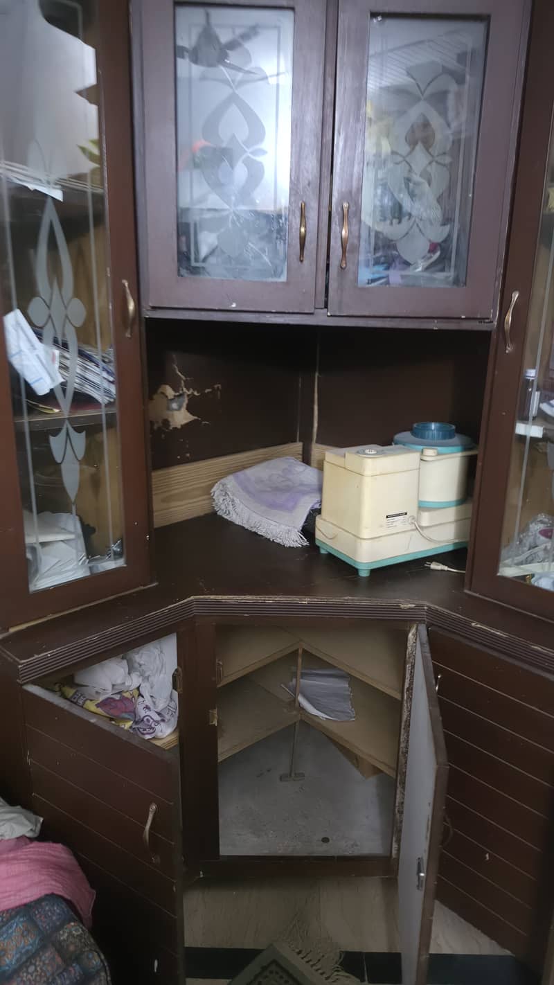 Corner almari 1