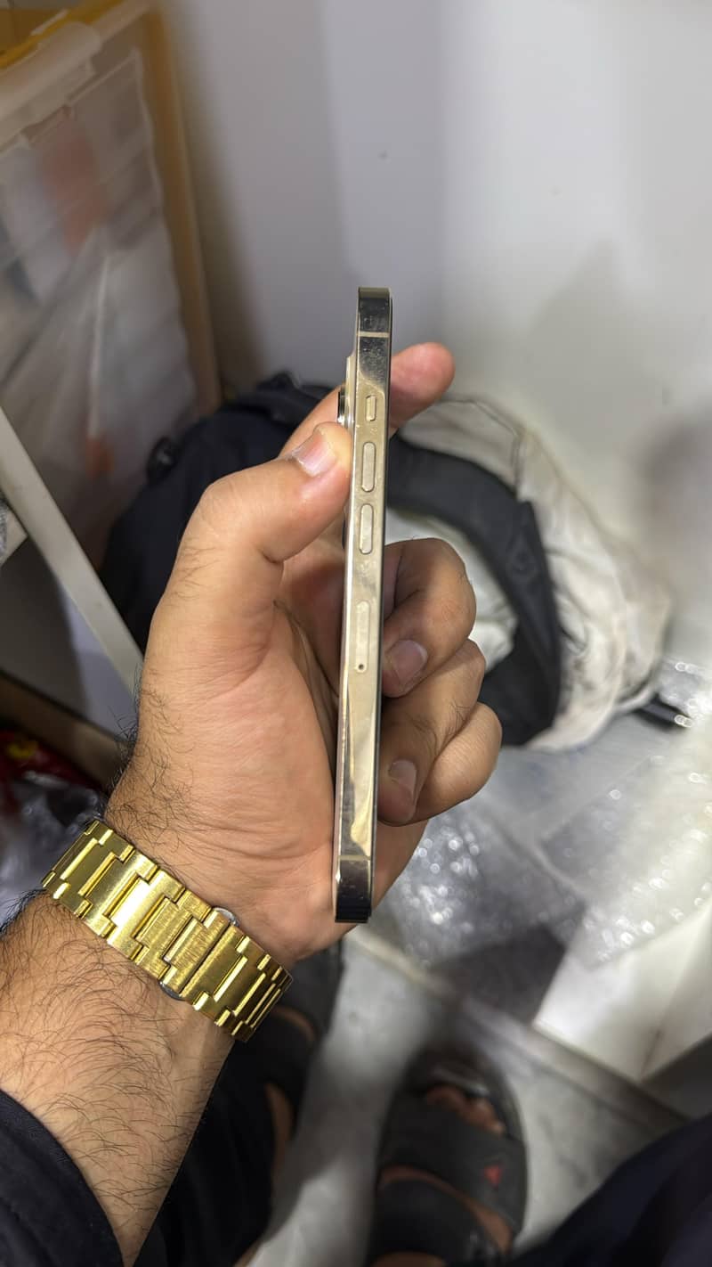 Apple iPhone 13 Pro 2