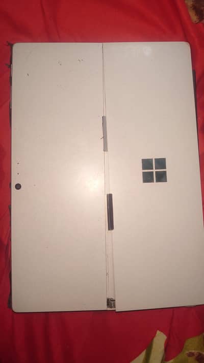 Microsoft Surface Pro 5 – Core i5 7th Gen / 8GB / 256GB SSD