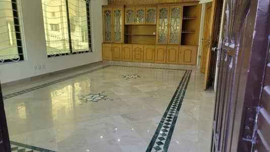 BEAUTIFUL UPPER PORTION FOR RENT