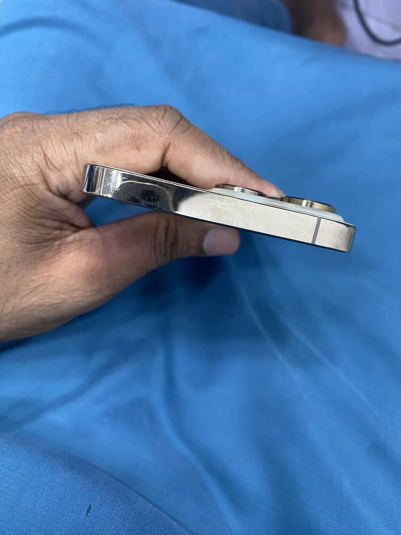 Apple iPhone 14 Pro Max 4