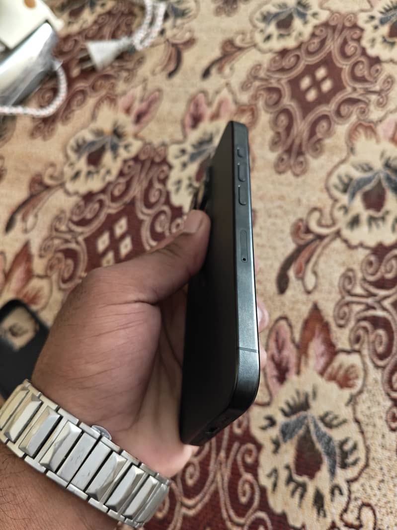 Apple iPhone 15 Pro 2