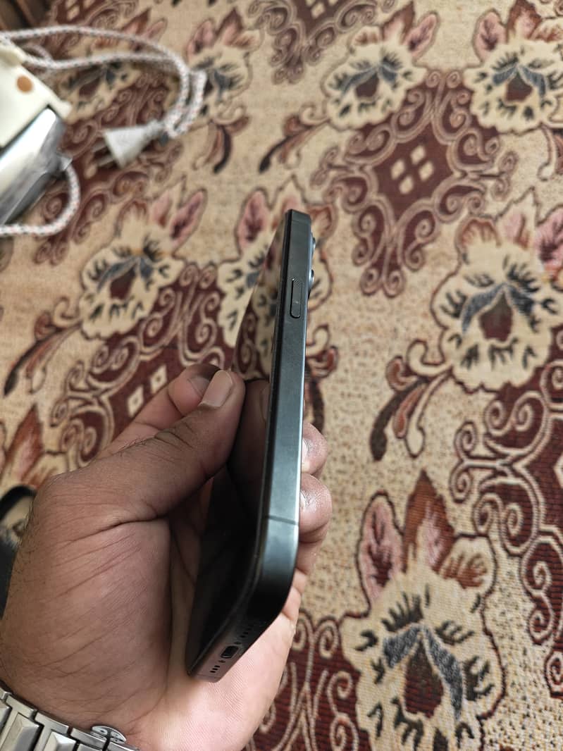 Apple iPhone 15 Pro 3