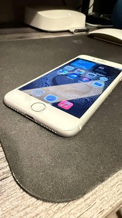 Apple iPhone 7 0