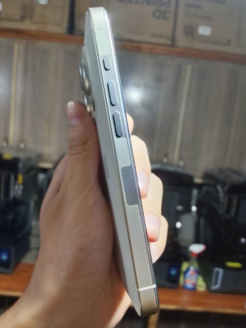 Apple iPhone 15 Pro 1