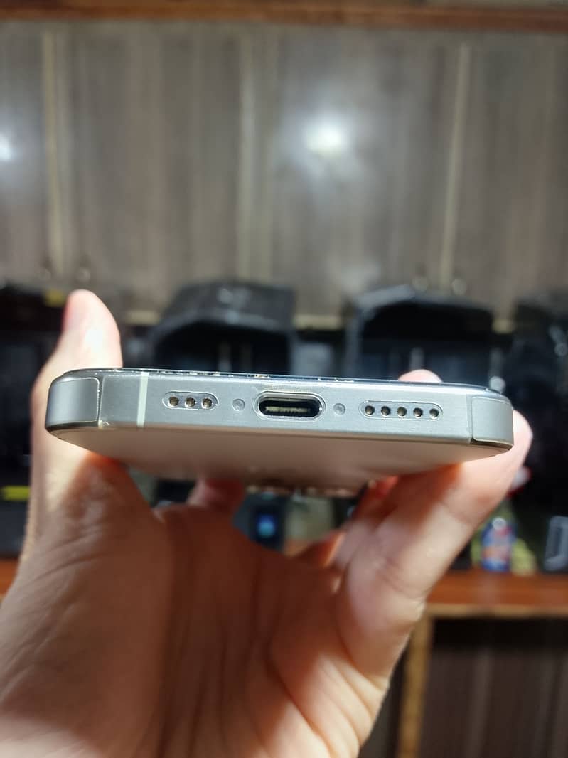 Apple iPhone 15 Pro 2