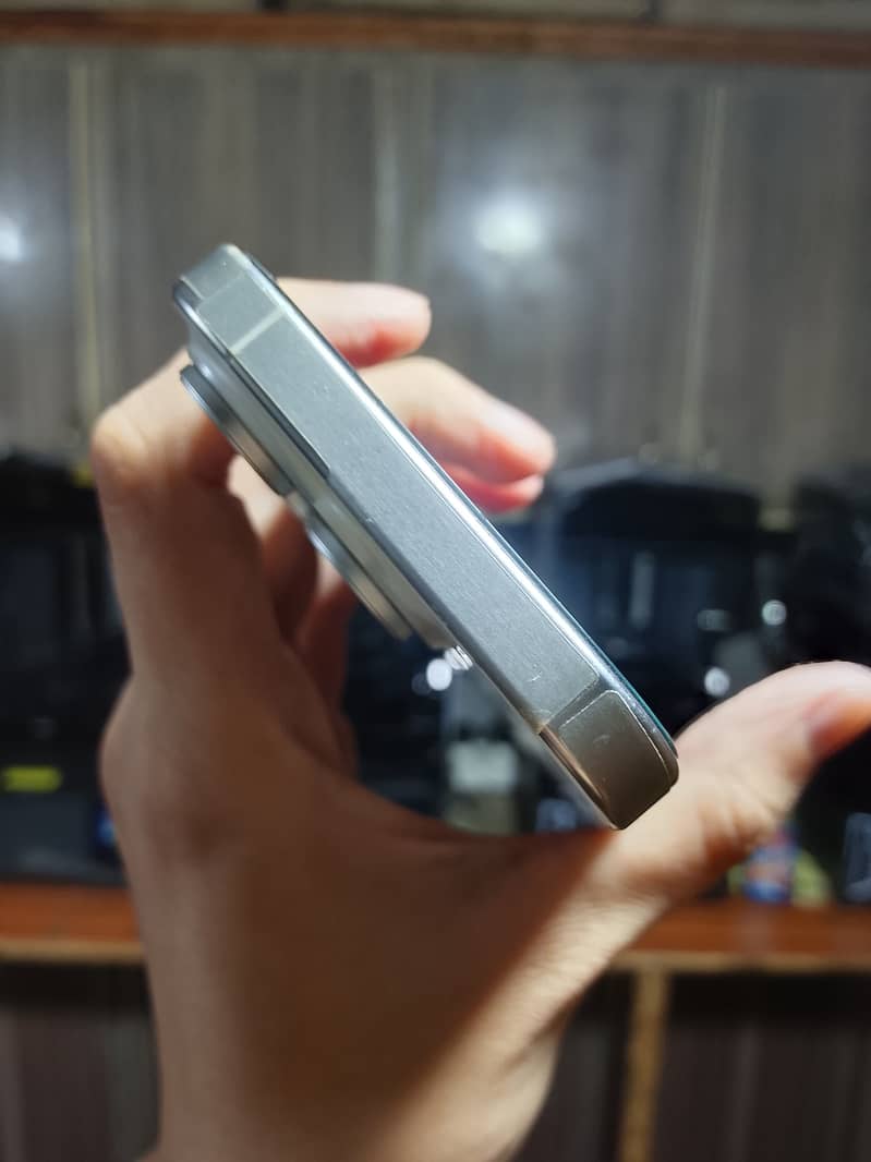 Apple iPhone 15 Pro 3