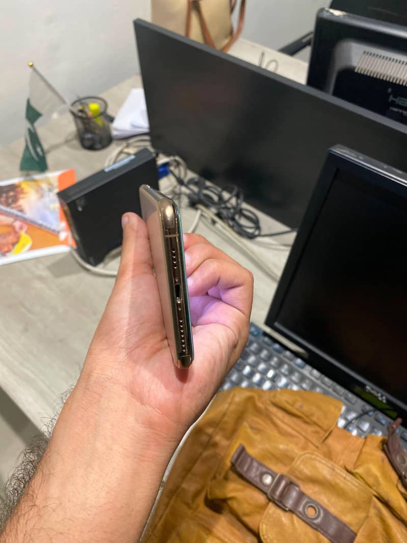 Apple iPhone XS Max 2