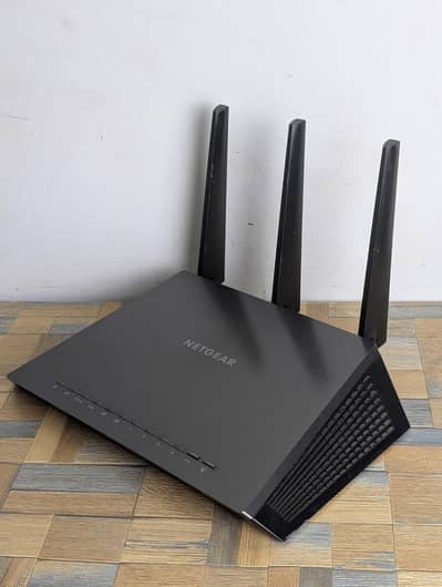 NETGEAR R7000 Dual band long Range Heavy duty