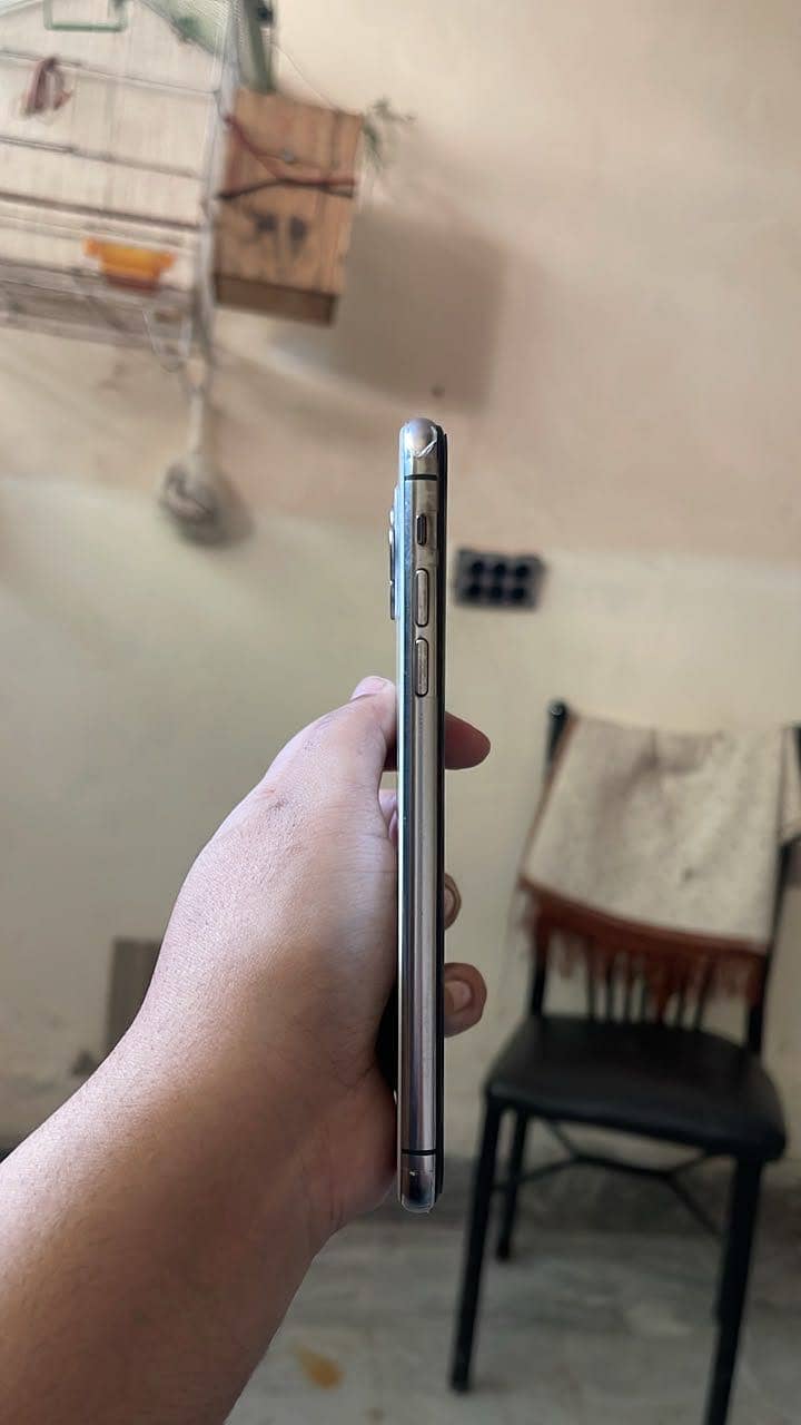 Apple iPhone 11 Pro Max 3