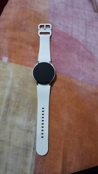 I am selling Samsung watch 6 Good condition everything work ok