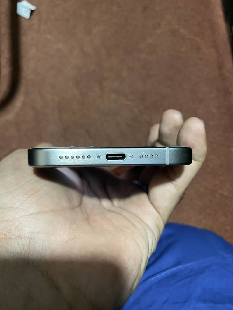 Apple iPhone 15 Pro Max 2