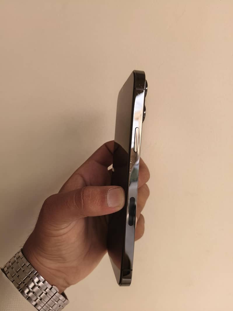 Apple iPhone 13 Pro Max 4