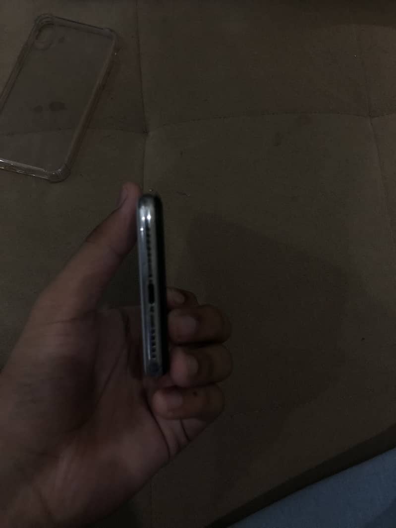 Apple iPhone X 3