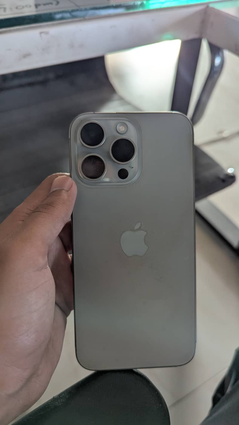 Apple iPhone 15 Pro Max 2