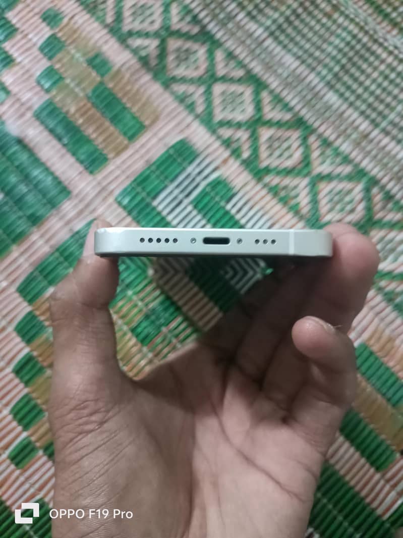 Apple iPhone 12 3