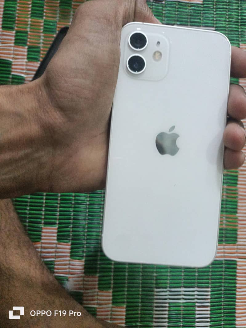 Apple iPhone 12 4