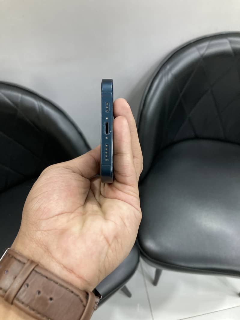 Apple iPhone 13 2