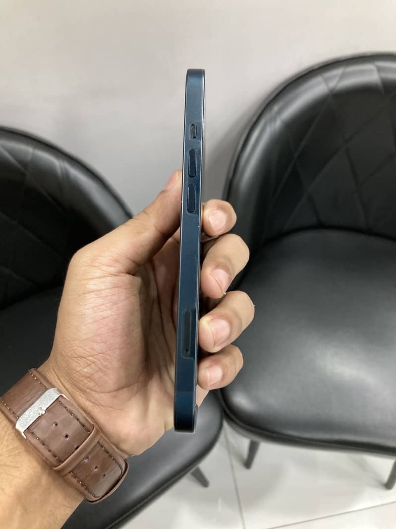 Apple iPhone 13 4