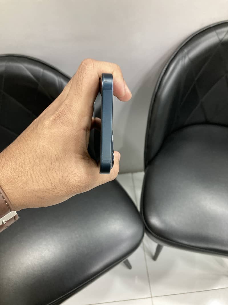 Apple iPhone 13 5