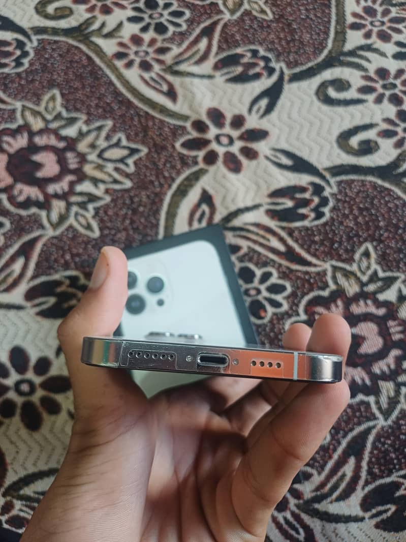 Apple iPhone 13 Pro Max 4