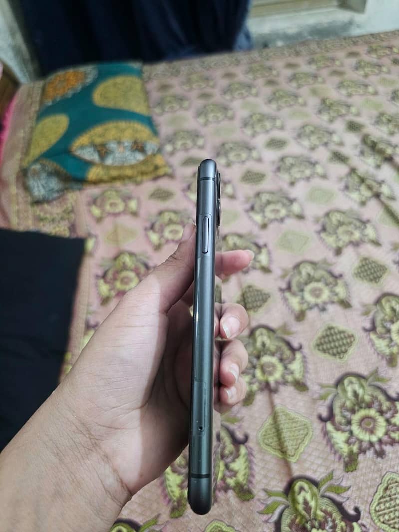 Apple iPhone 11 3