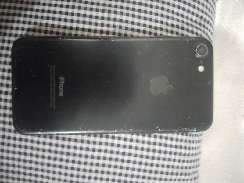 Apple iPhone 7 0