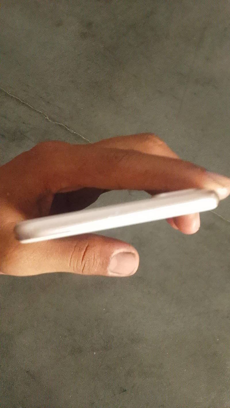 Apple iPhone 8 Plus 3
