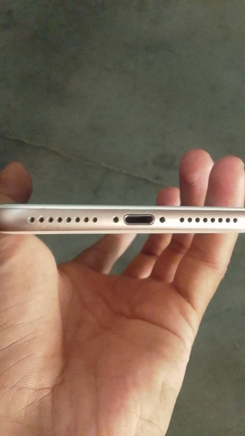Apple iPhone 8 Plus 4